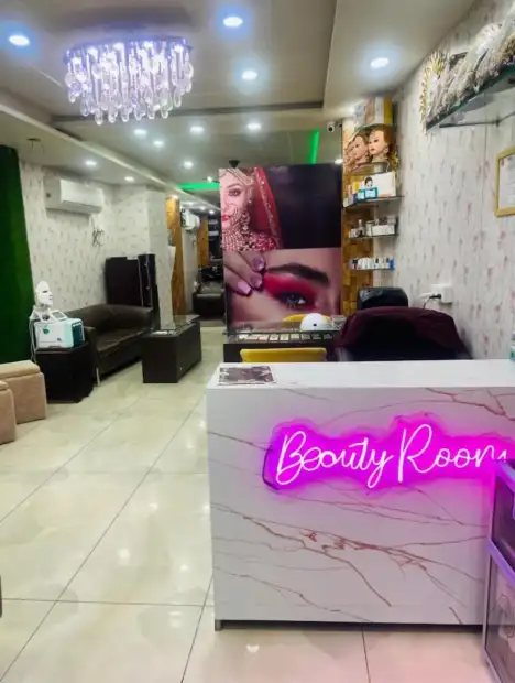 GOLD MAKEUP & BEAUTY STUDIO Gallery Image