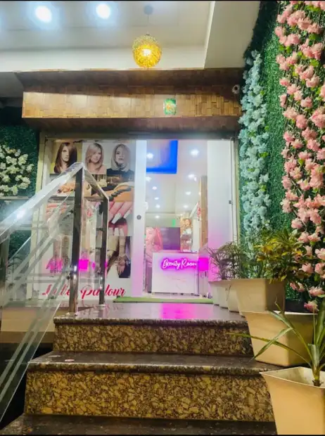 GOLD MAKEUP & BEAUTY STUDIO Gallery Image