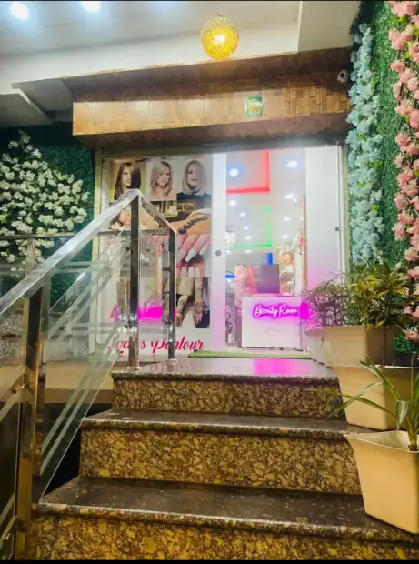 GOLD MAKEUP & BEAUTY STUDIO Gallery Image