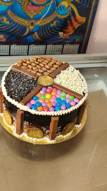 SAUN SWEETS & SAUN BAKERS Gallery Image
