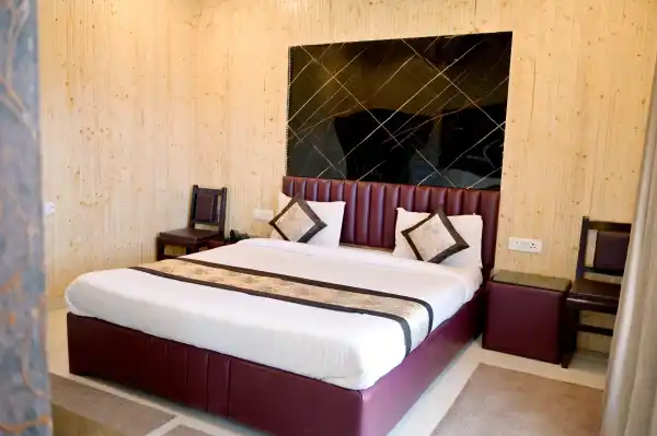  - HOTEL SATKAR & RESTAURANT