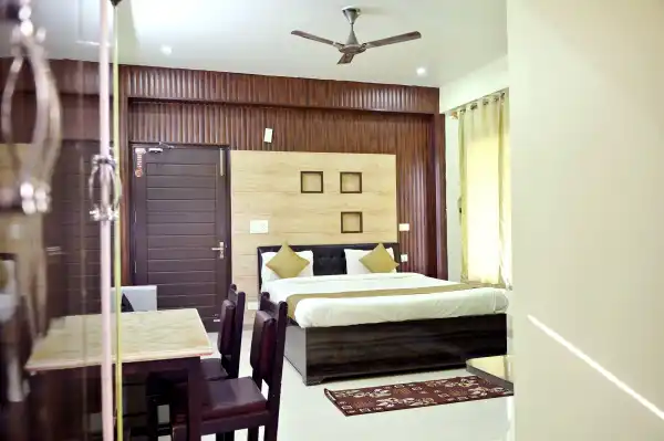  - HOTEL SATKAR & RESTAURANT
