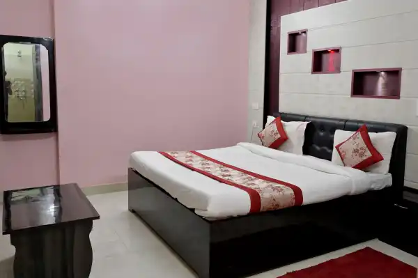  - HOTEL SATKAR & RESTAURANT