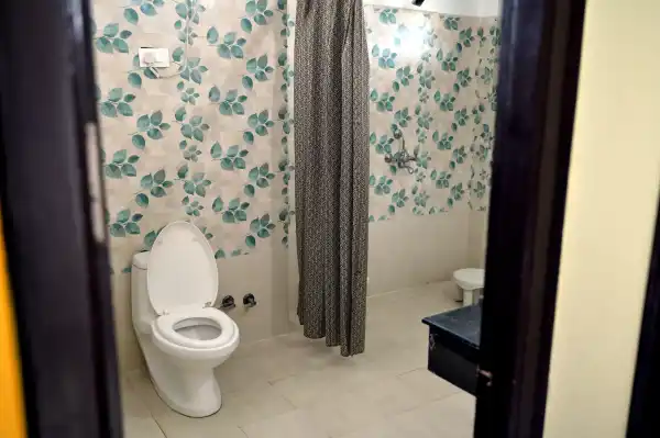  - HOTEL SATKAR & RESTAURANT