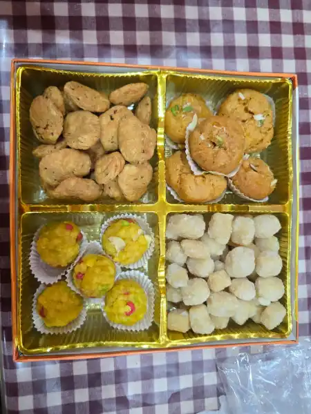 GIFT BOX - RANGOLI SWEETS