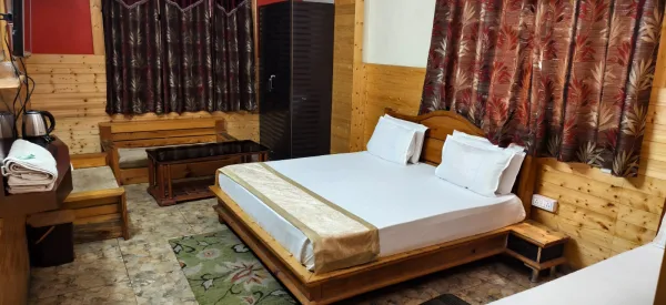 ROOM NO. 9 - HOTEL MALL PALACE
