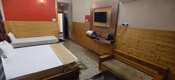 ROOM NO. 9 - HOTEL MALL PALACE