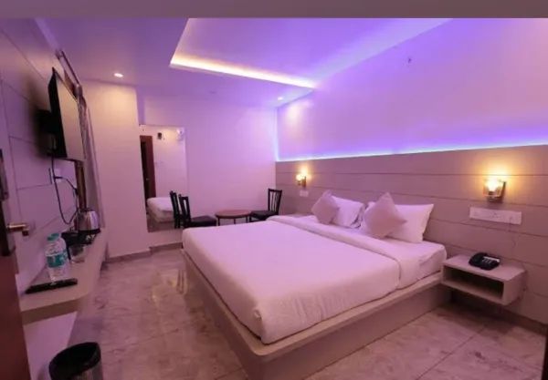  - GREEN HILLS HOTEL