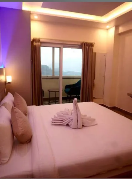  - GREEN HILLS HOTEL