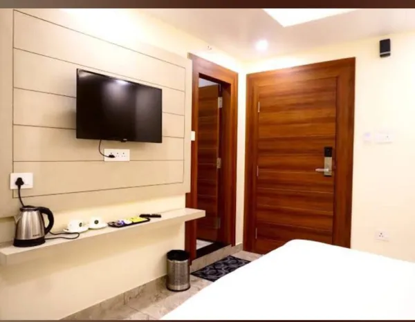  - GREEN HILLS HOTEL