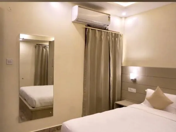  - GREEN HILLS HOTEL