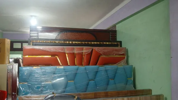  - यूनीक फर्नीचर