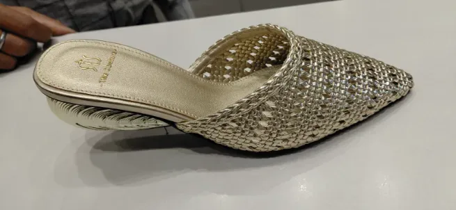  - CAPITAL SHOES