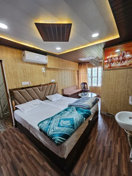  - HOTEL NANAK