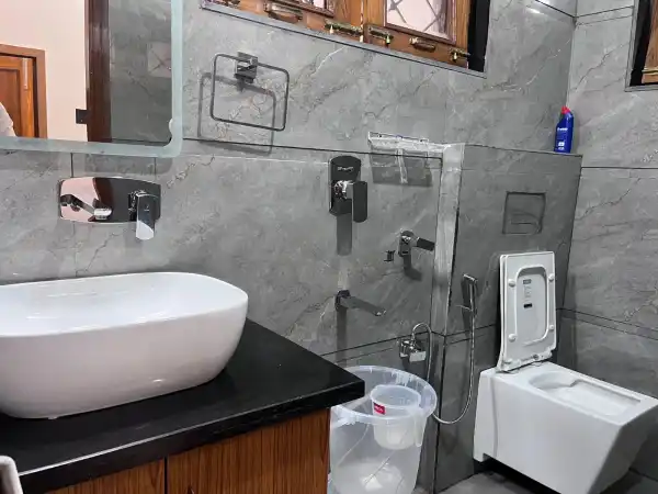 ROOM NO 101 - HOTEL DEVKI HAYAT RESTAURANT & CAFE