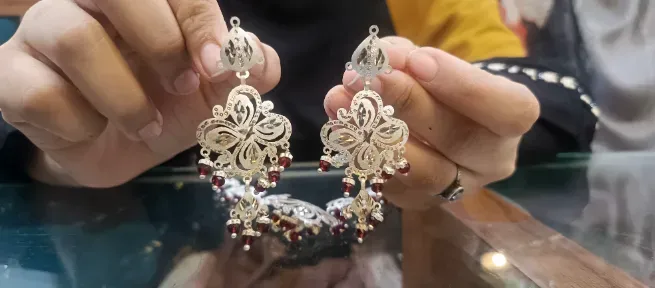  - MOHIT JEWELLERS AND M.D. JEWELLERS
