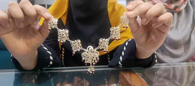  - MOHIT JEWELLERS AND M.D. JEWELLERS