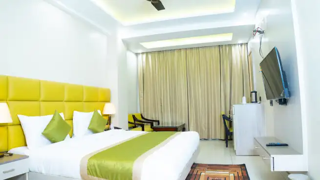 SUPER DELUXE ROOM (NON AC) - SUNITA ELITE