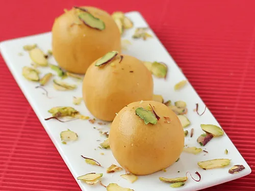 बेसन लड्डू  - ROYAL RESTAURANT & SWEETS