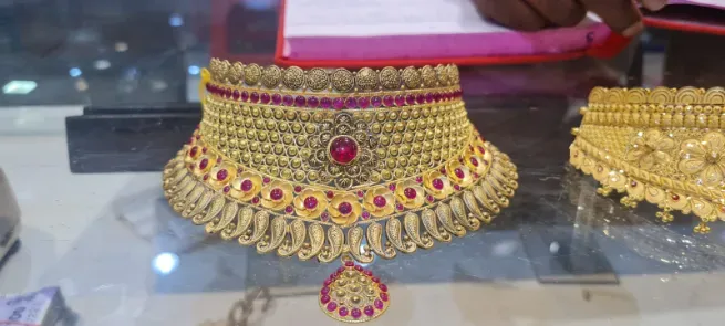  - NAHTA JEWELLERS