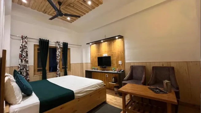  - HOTEL KARAN'S INN SWEETS & RESTAURANT