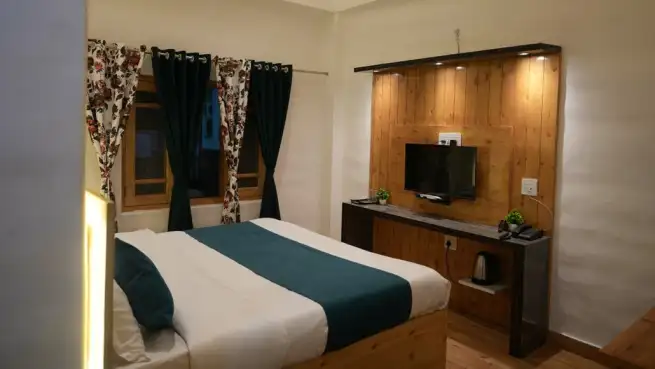  - HOTEL KARAN'S INN SWEETS & RESTAURANT