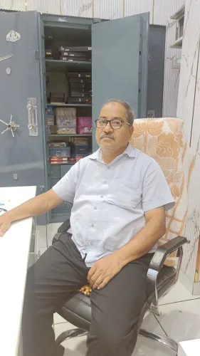 सुरेन्द्र कुमार धर्मेश कुमार ज्वैलर्स Team Member